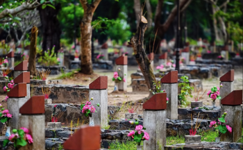 Tại sao thấy yên bình và dễ chịu khi đi qua nghĩa trang